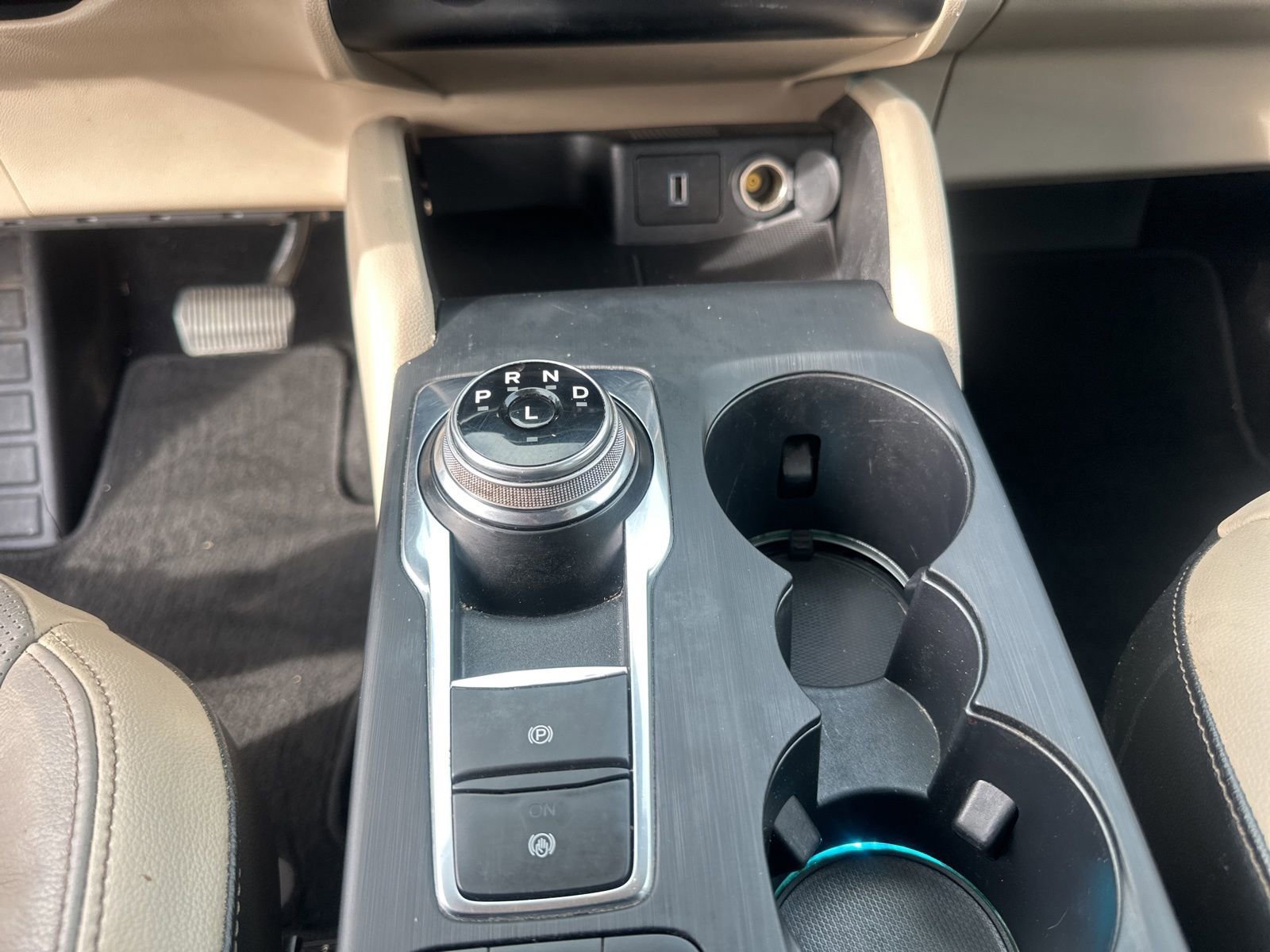 Certified 2020 Ford Escape Titanium image 19