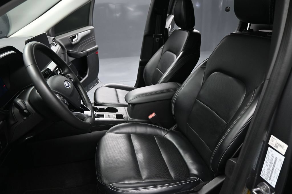 Certified 2023 Ford Escape Platinum AWD/4WD image 10