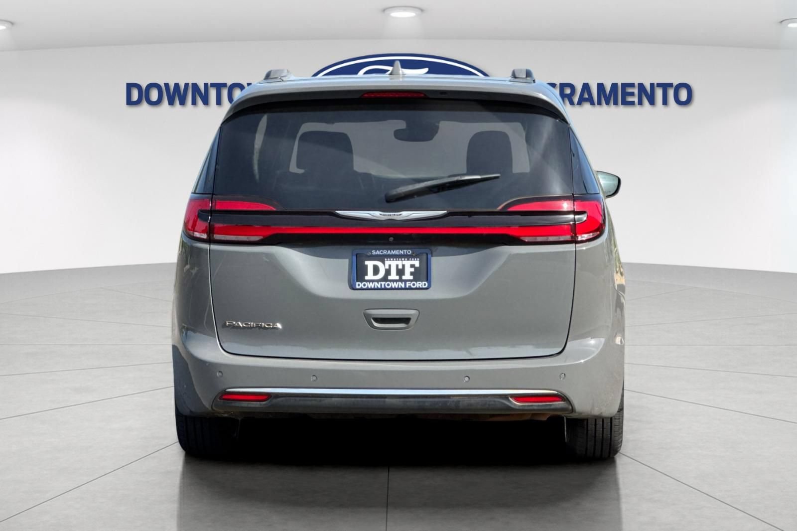 Used 2022 Chrysler Pacifica Touring-L FWD image 9