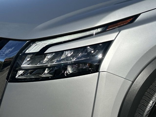 Used 2025 Nissan Pathfinder S FWD image 9