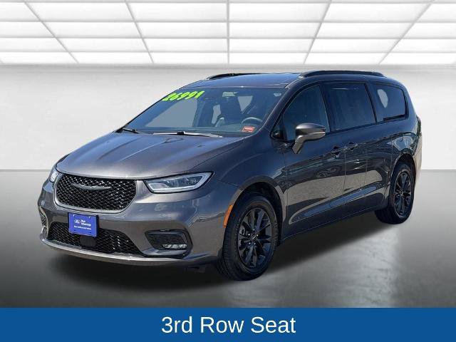 Used 2022 Chrysler Pacifica Touring-L w/ S Appearance Package AWD/4WD image 3