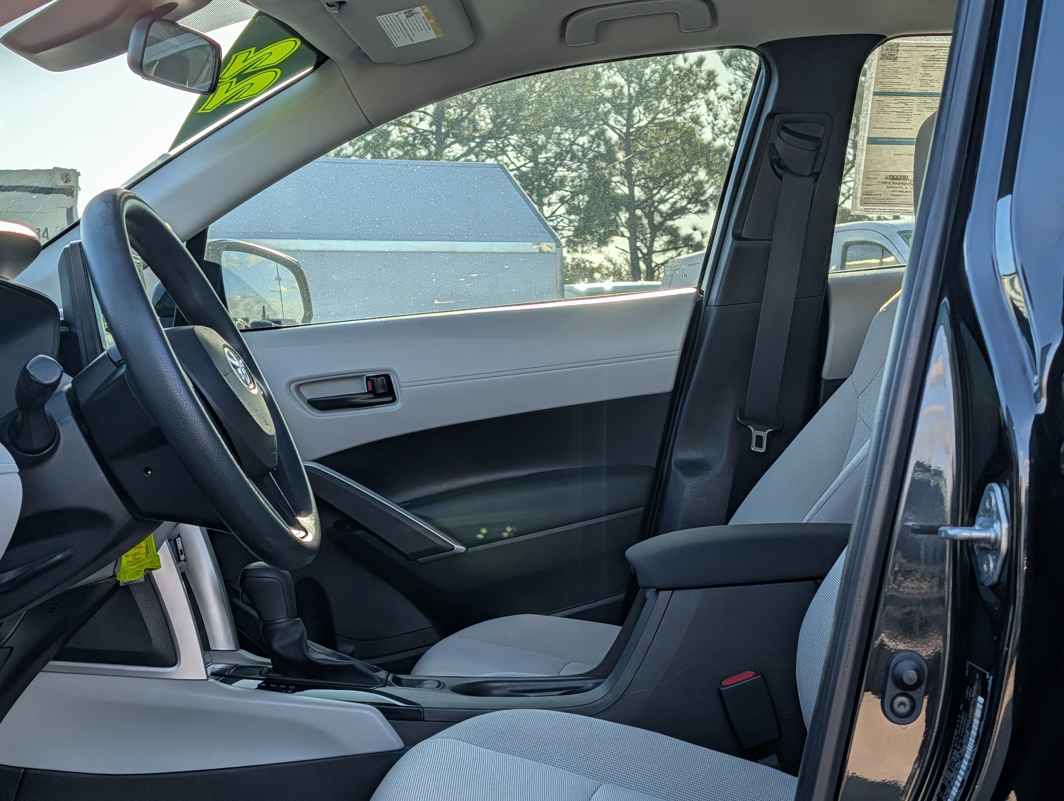 Used 2022 Toyota Corolla Cross L image 19