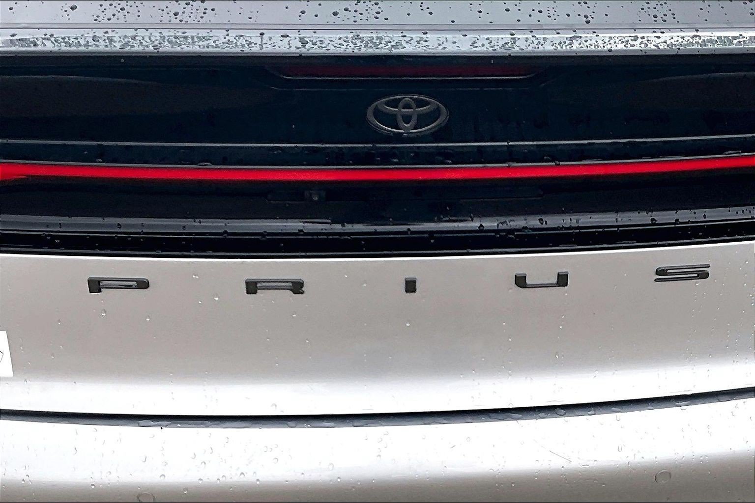 Used 2025 Toyota Prius LE FWD image 32
