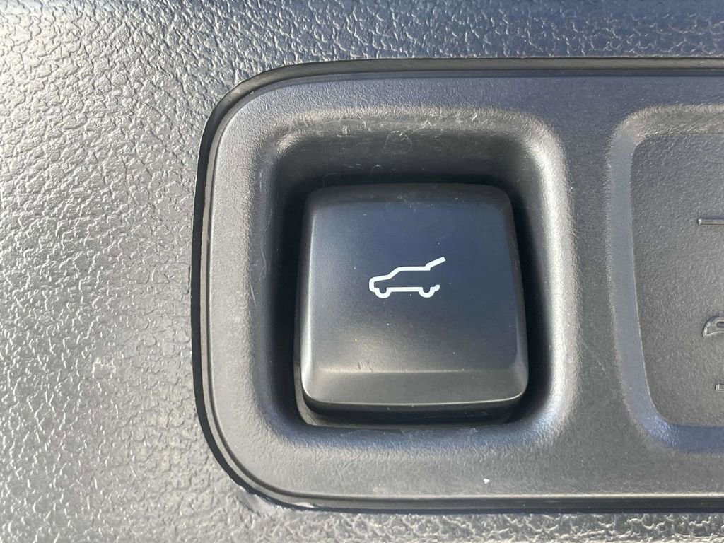 Certified 2024 Ford Expedition Max XLT image 11