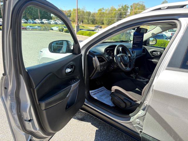 Used 2021 Jeep Cherokee Latitude FWD image 9