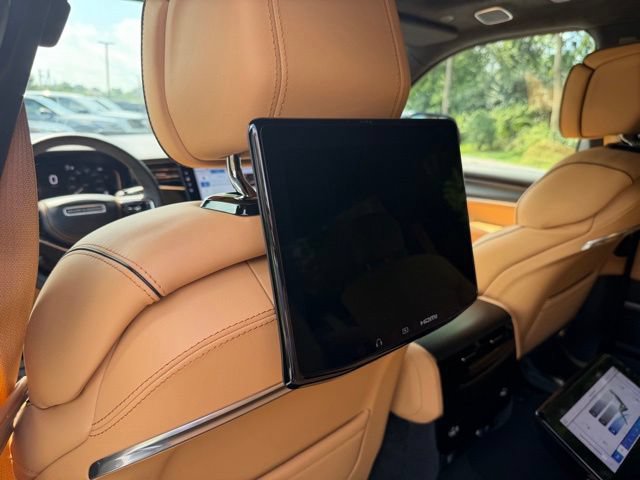 Used 2025 Jeep Grand Wagoneer Series III w/ Rear Seat Video Group 1 AWD/4WD image 24