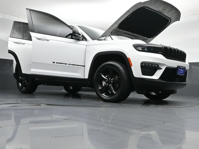 Used 2023 Jeep Grand Cherokee Limited w/ Black Appearance Package AWD/4WD image 52