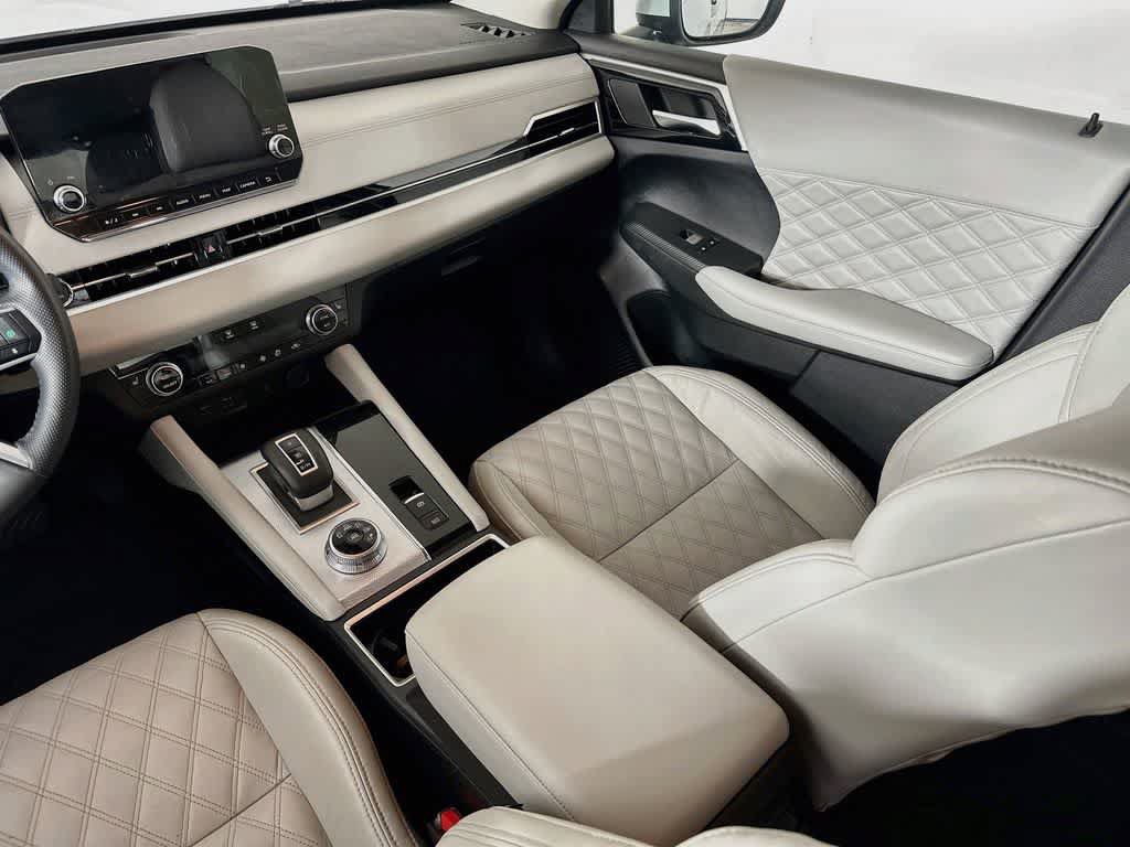 Used 2024 Mitsubishi Outlander SEL FWD image 11