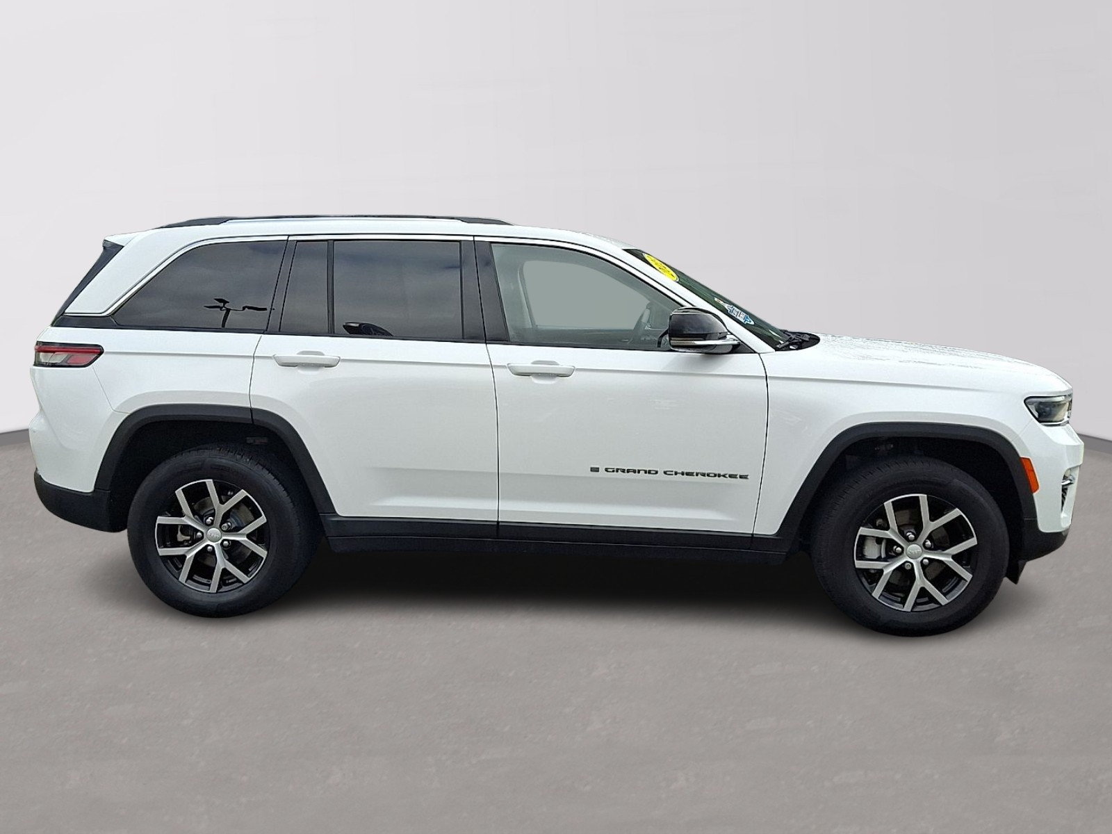 Used 2023 Jeep Grand Cherokee Limited AWD/4WD image 7