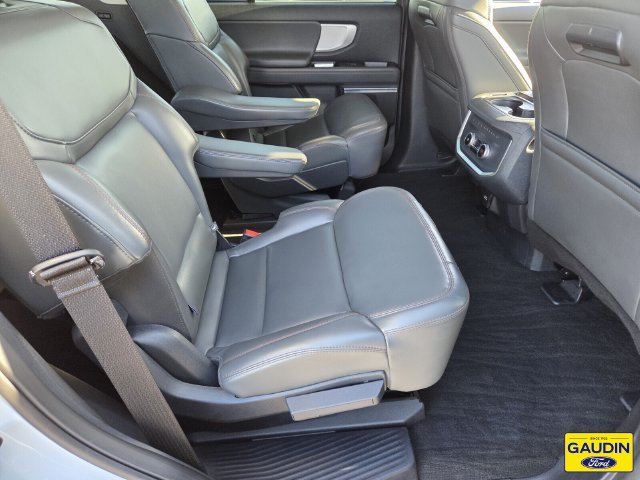Certified 2025 Ford Expedition Active AWD/4WD image 15