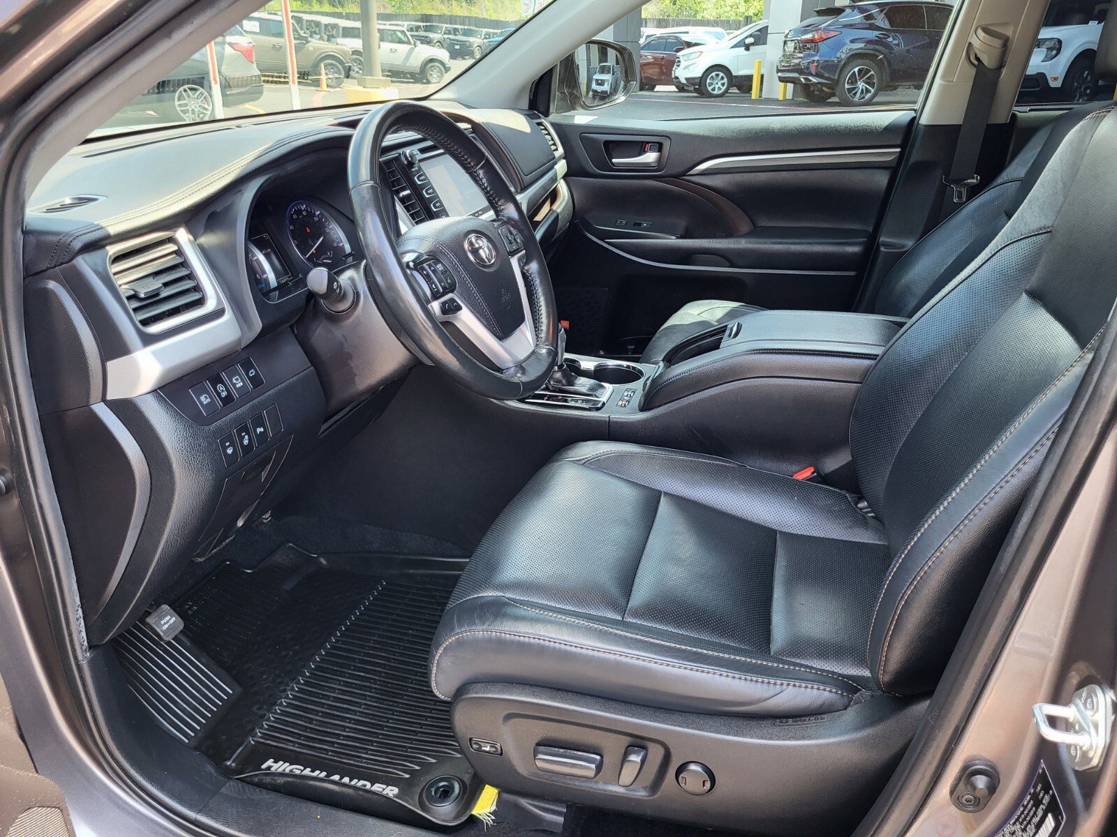 Used 2019 Toyota Highlander Limited Platinum FWD image 18