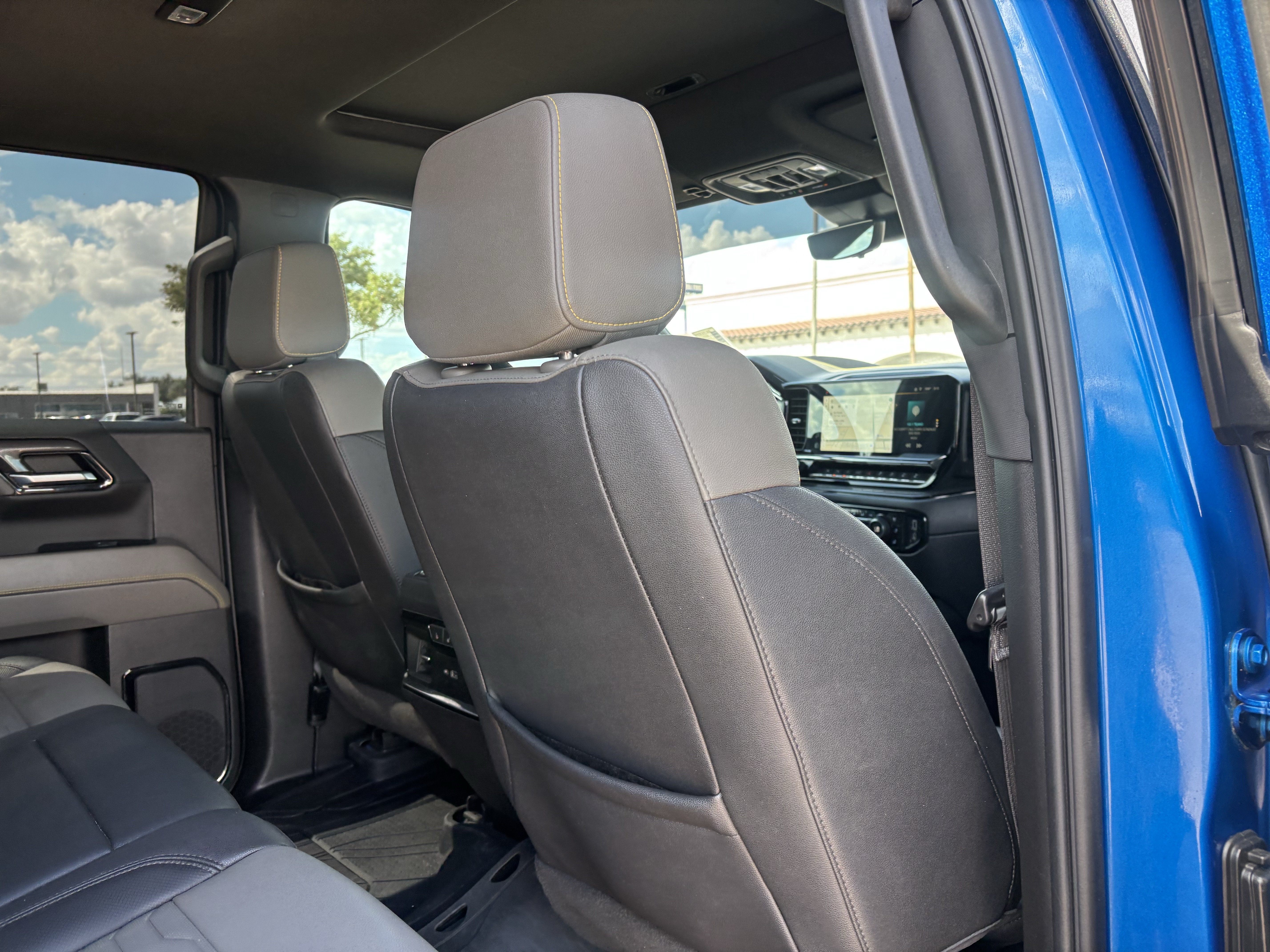 Used 2023 Chevrolet Silverado 1500 ZR2 w/ Technology Package AWD/4WD image 21