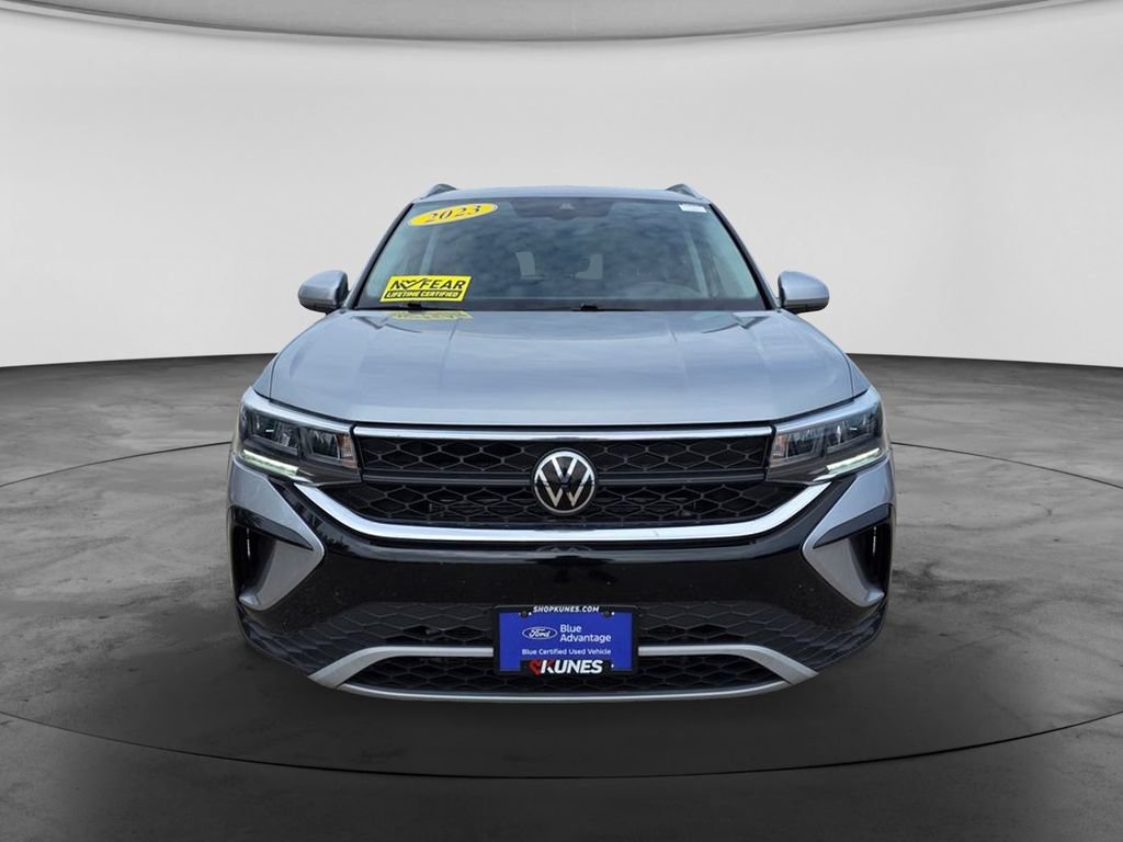 Used 2023 Volkswagen Taos SE AWD/4WD image 2