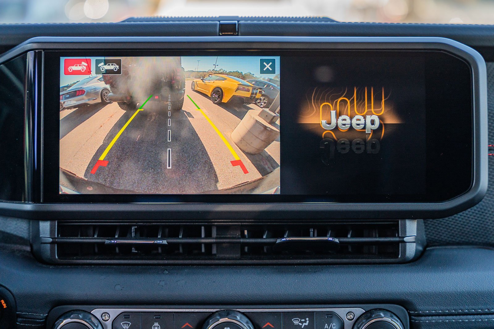 Used 2024 Jeep Wrangler Unlimited Rubicon w/ Technology Group image 37