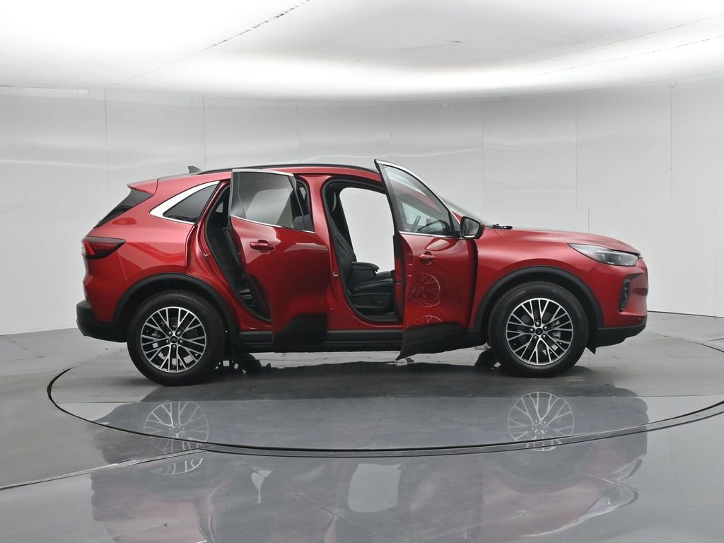 Certified 2023 Ford Escape SE w/ PHEV Premium Package FWD image 5