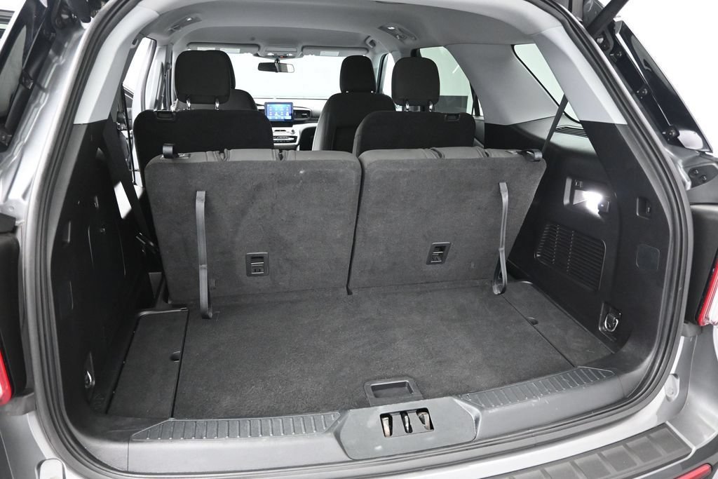 Certified 2021 Ford Explorer XLT RWD image 9