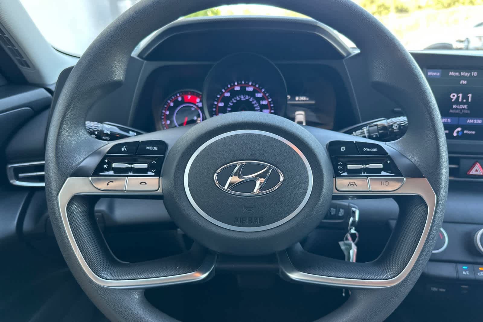 Used 2022 Hyundai Elantra SE FWD image 20