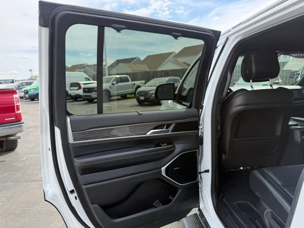 Used 2022 Jeep Wagoneer Series III w/ Convenience Group I AWD/4WD image 31