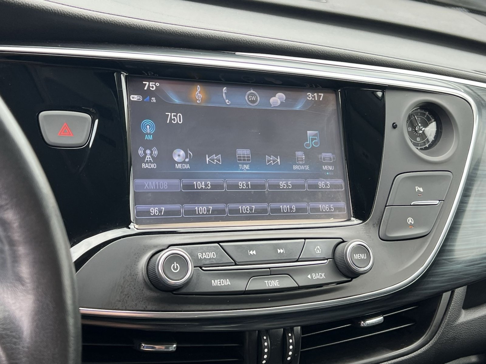 Used 2019 Buick Envision Essence w/ LPO, Road Trip Package FWD image 18