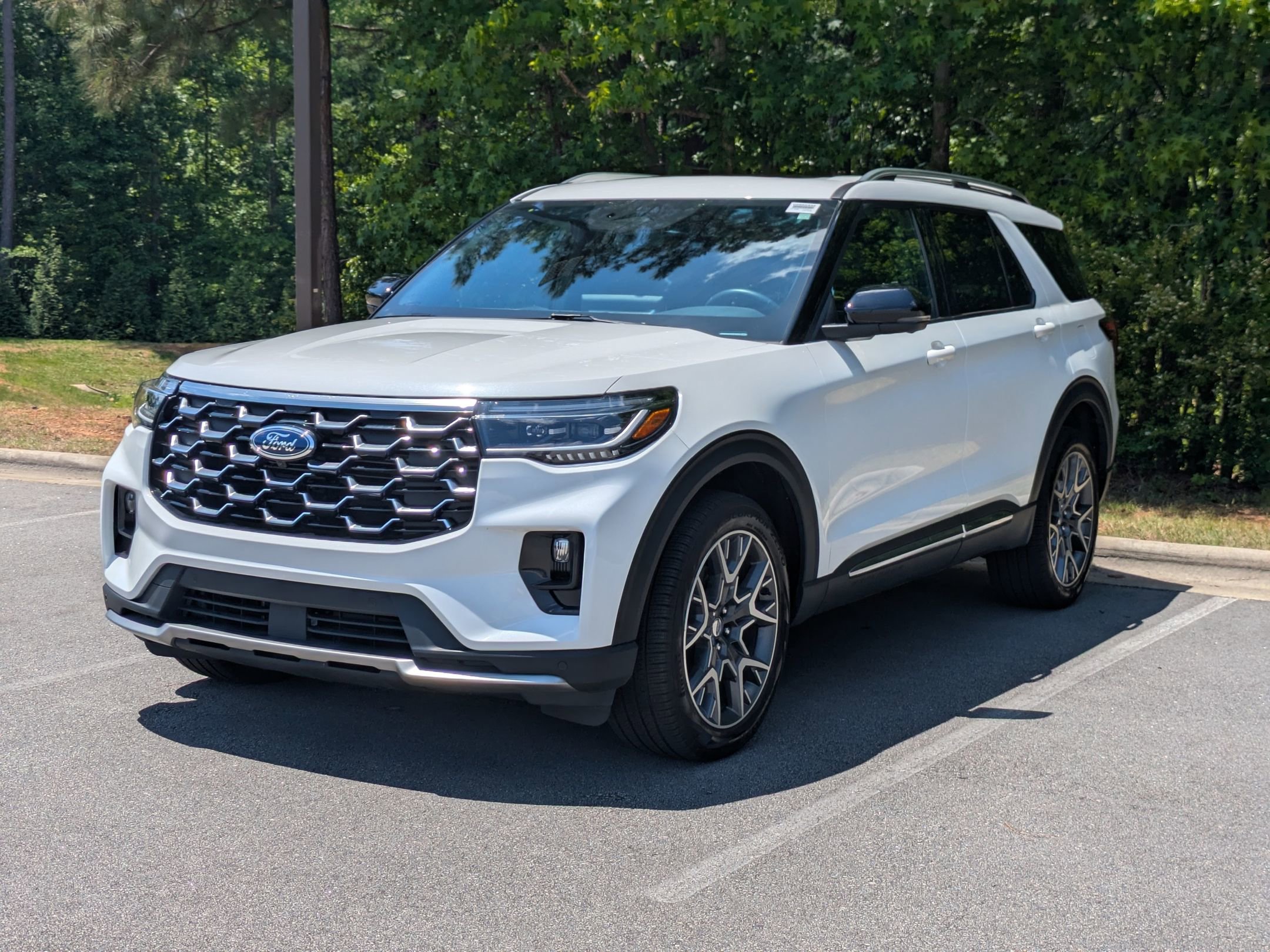 Certified 2025 Ford Explorer Platinum w/ Ultimate Package AWD/4WD image 6