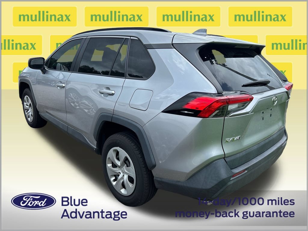 Used 2020 Toyota RAV4 LE FWD image 3