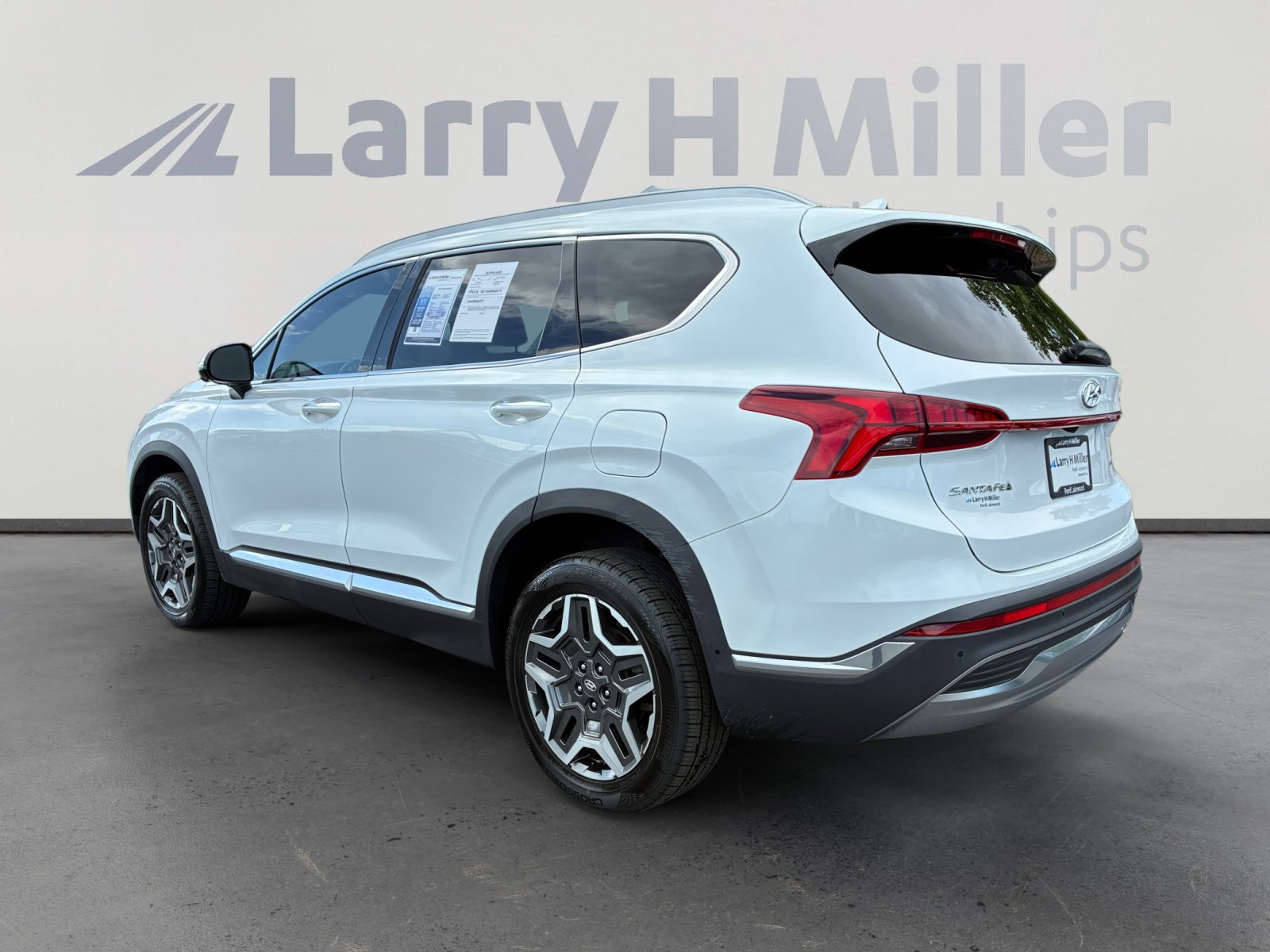 Used 2021 Hyundai Santa Fe Limited AWD/4WD image 3