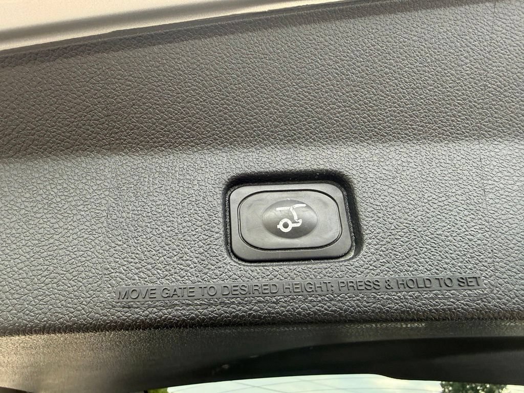 Certified 2019 Ford Explorer XLT w/ Equipment Group 202A AWD/4WD image 11