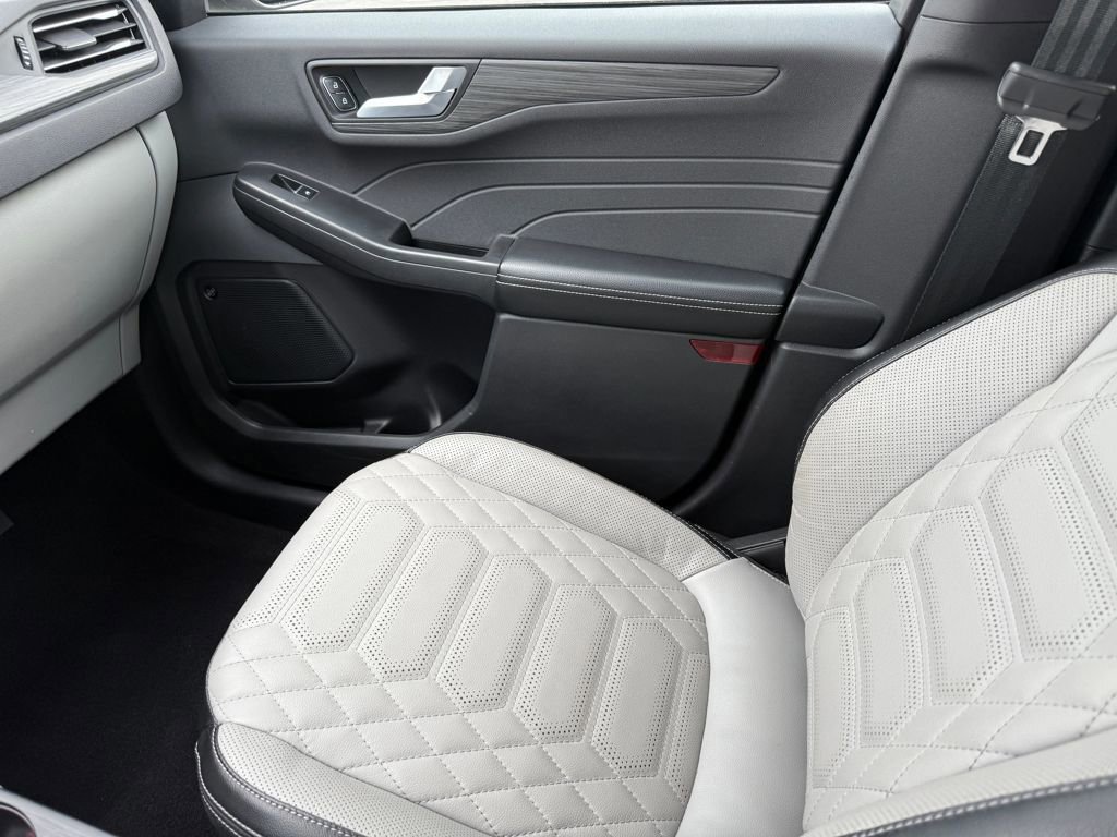 Certified 2023 Ford Escape SE w/ PHEV Premium Package image 21