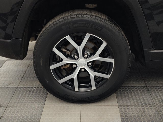 Used 2023 Jeep Grand Cherokee Limited AWD/4WD image 13
