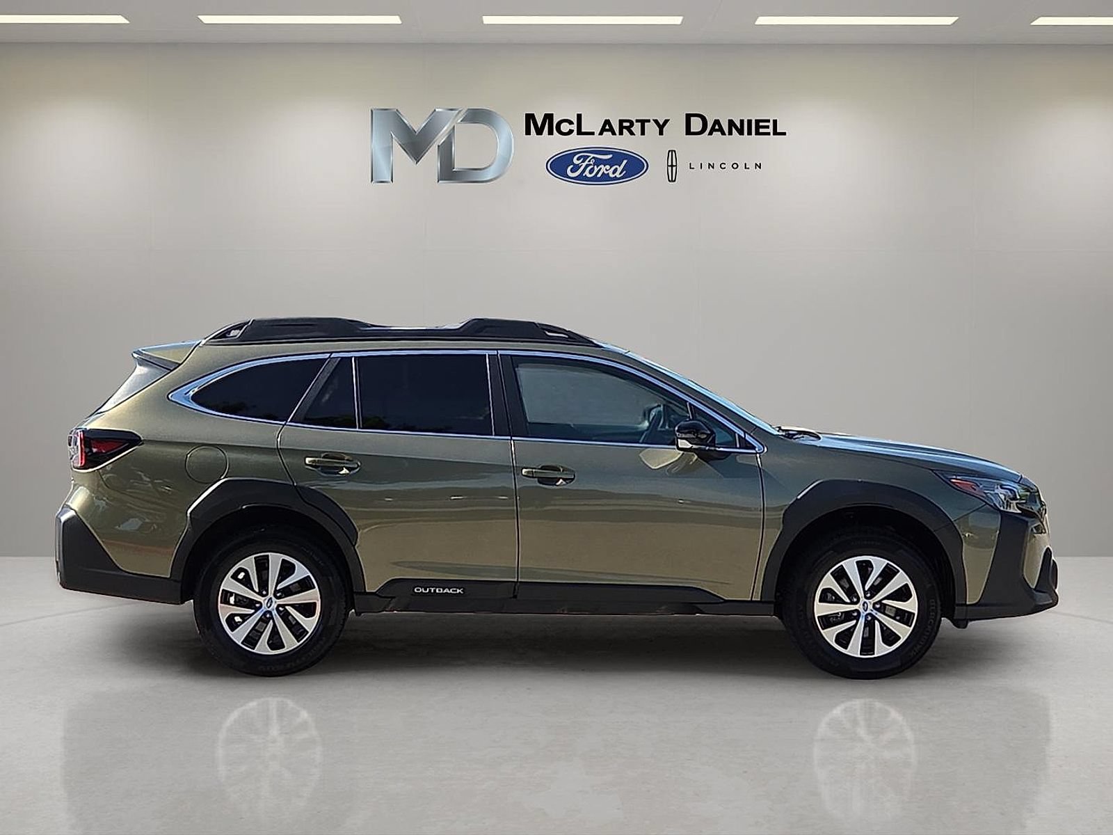 Used 2024 Subaru Outback Premium AWD/4WD image 6