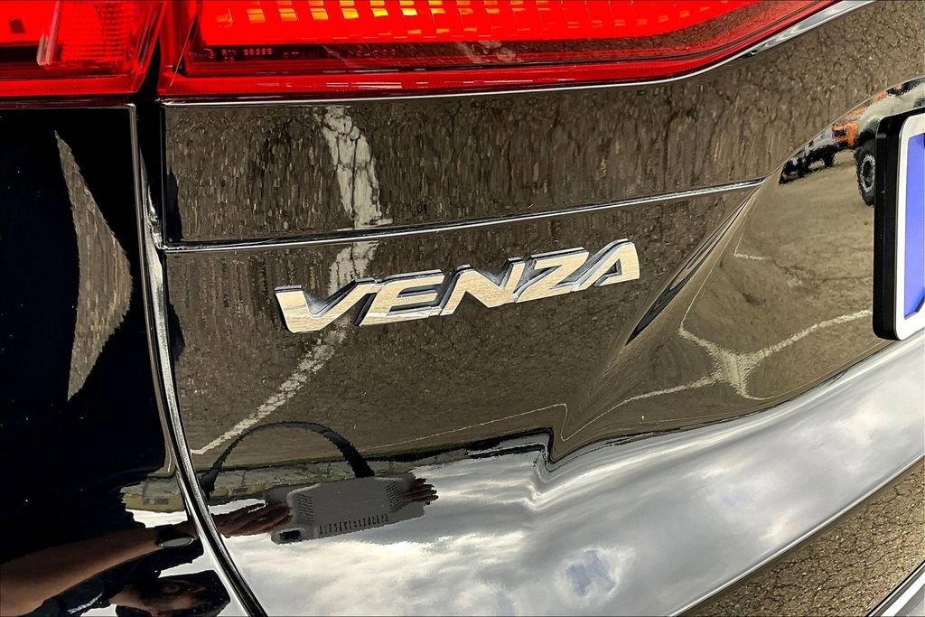 Used 2022 Toyota Venza XLE image 10