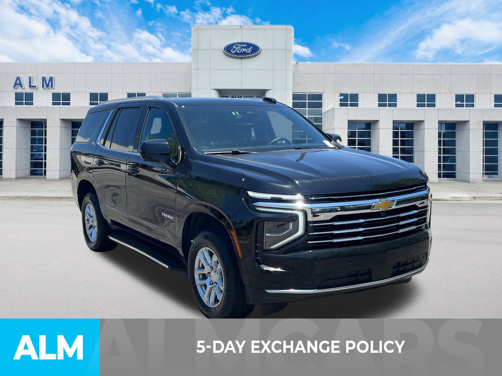 Used 2025 Chevrolet Tahoe LT AWD/4WD image 3