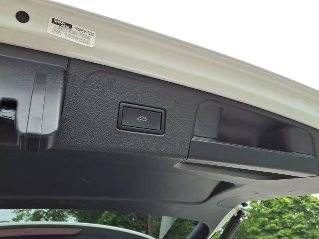 Used 2024 Volkswagen Atlas SEL AWD/4WD image 18