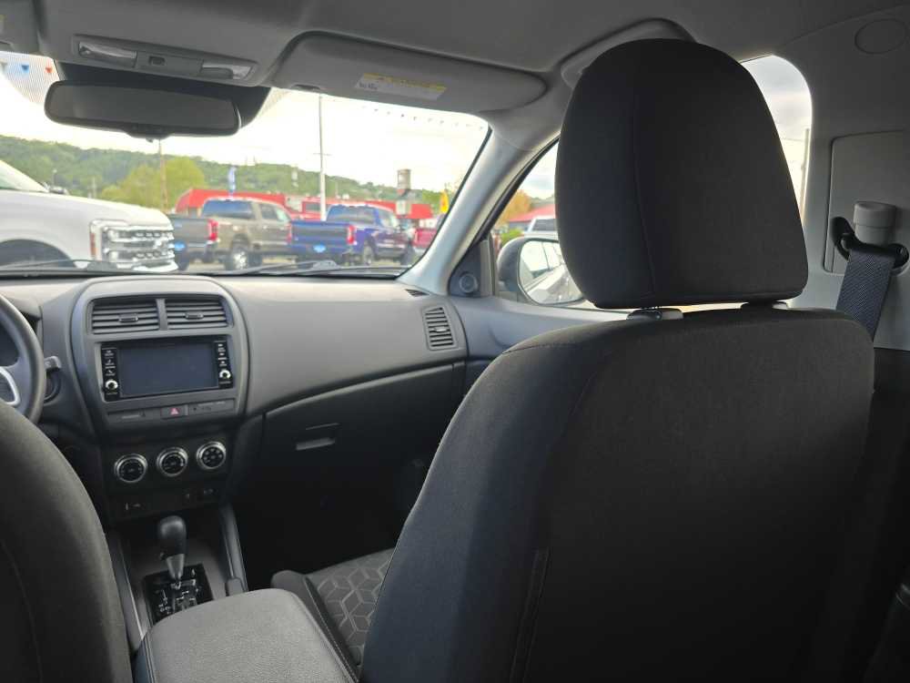 Used 2025 Mitsubishi Outlander Sport ES AWD/4WD image 14