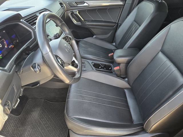 Used 2022 Volkswagen Tiguan SE R-Line FWD image 12