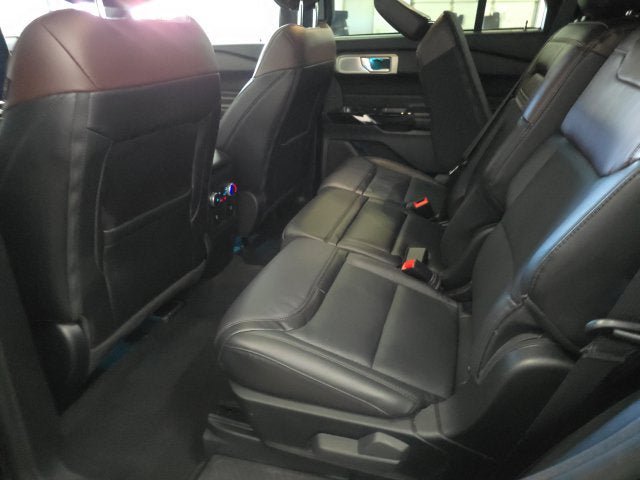 Certified 2024 Ford Explorer Platinum w/ Technology Package AWD/4WD image 14
