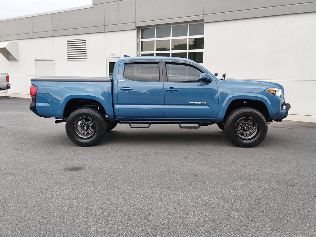 Used 2019 Toyota Tacoma SR5 AWD/4WD image 3