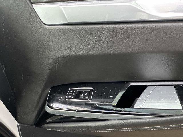 Used 2025 Cadillac Escalade ESV Premium Luxury RWD image 15