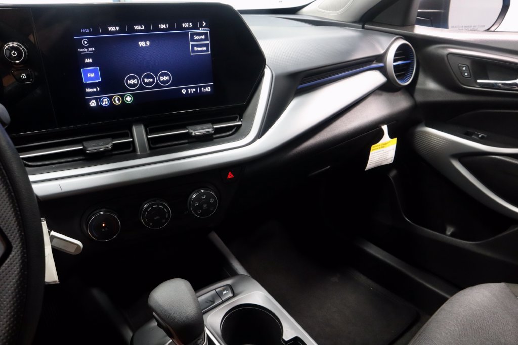 Used 2025 Chevrolet Trax LS FWD image 30