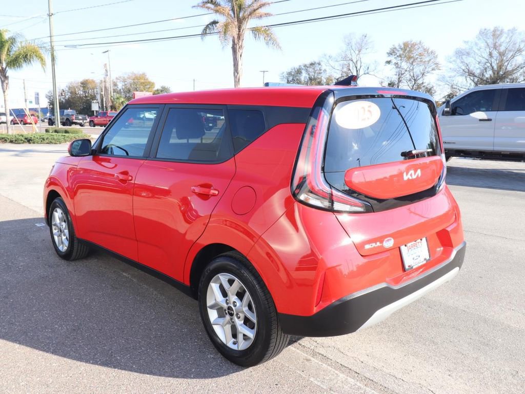 Used 2025 Kia Soul LX w/ LX Technology Package image 3