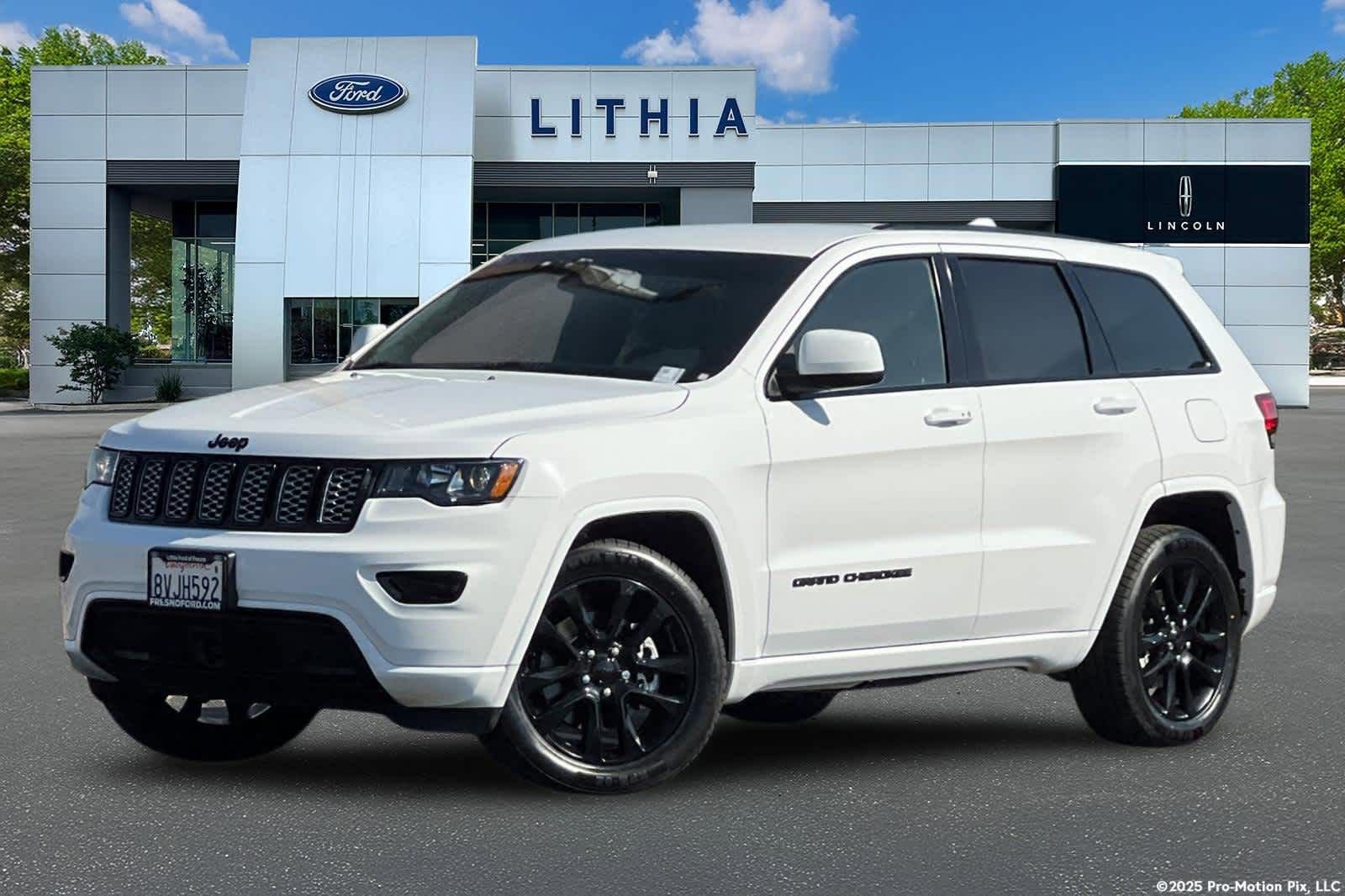 Used 2021 Jeep Grand Cherokee Laredo X image 1