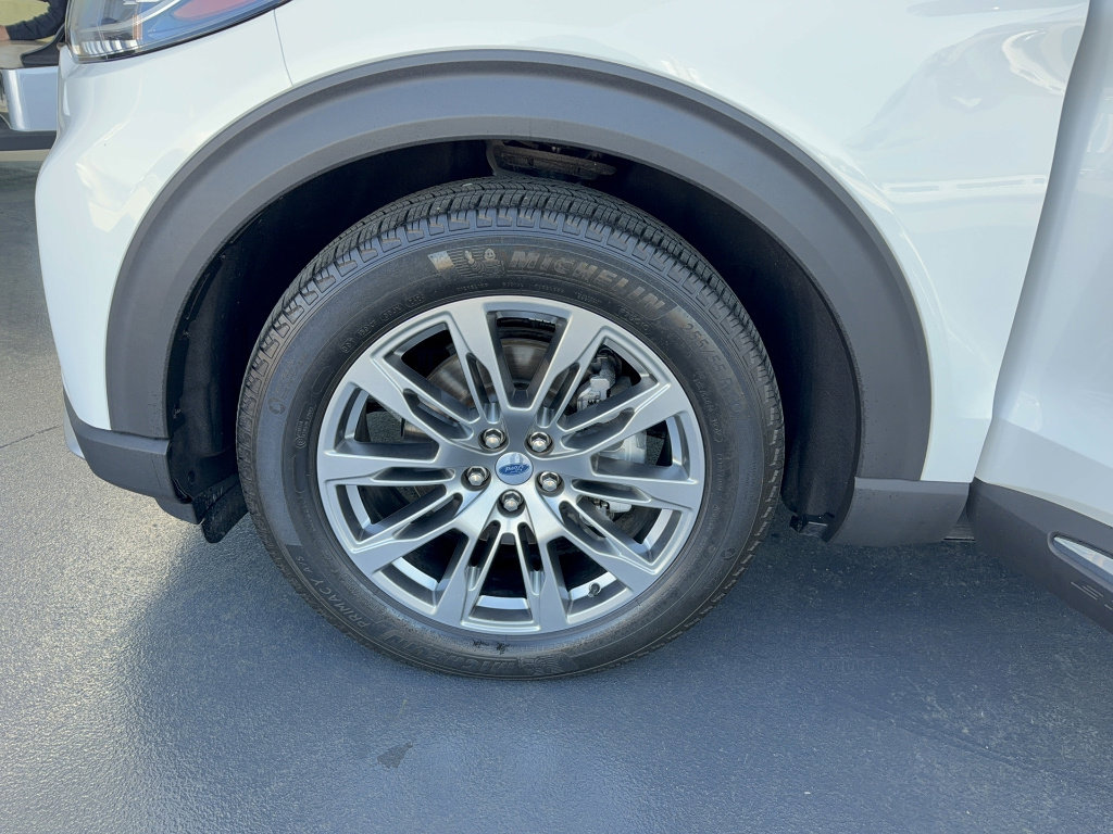 Certified 2025 Ford Explorer Platinum image 37