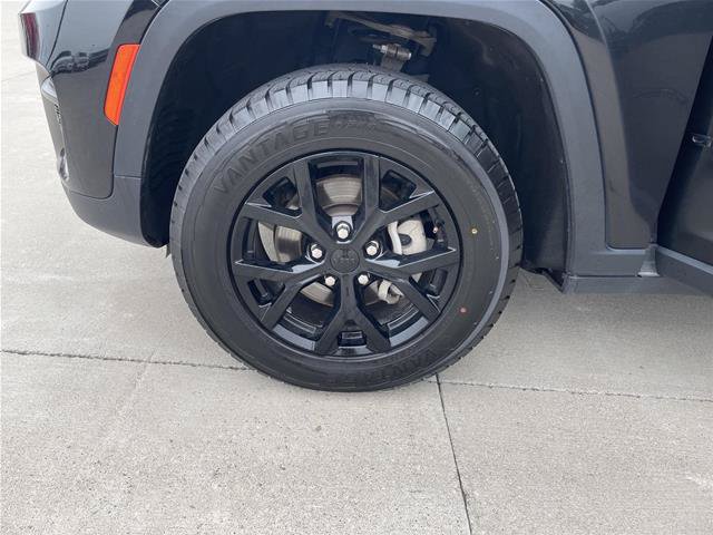 Used 2024 Jeep Grand Cherokee Altitude AWD/4WD image 10