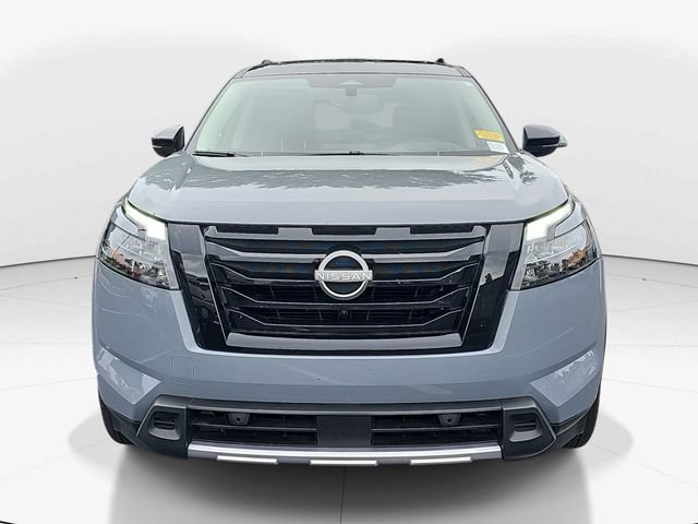 Used 2025 Nissan Pathfinder Platinum FWD image 8