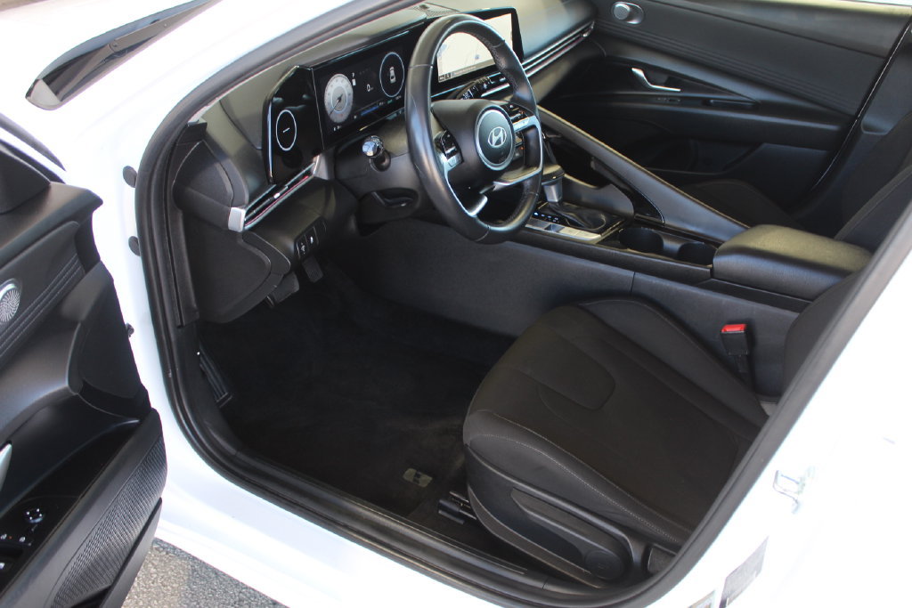 Used 2025 Hyundai Elantra SEL FWD image 13