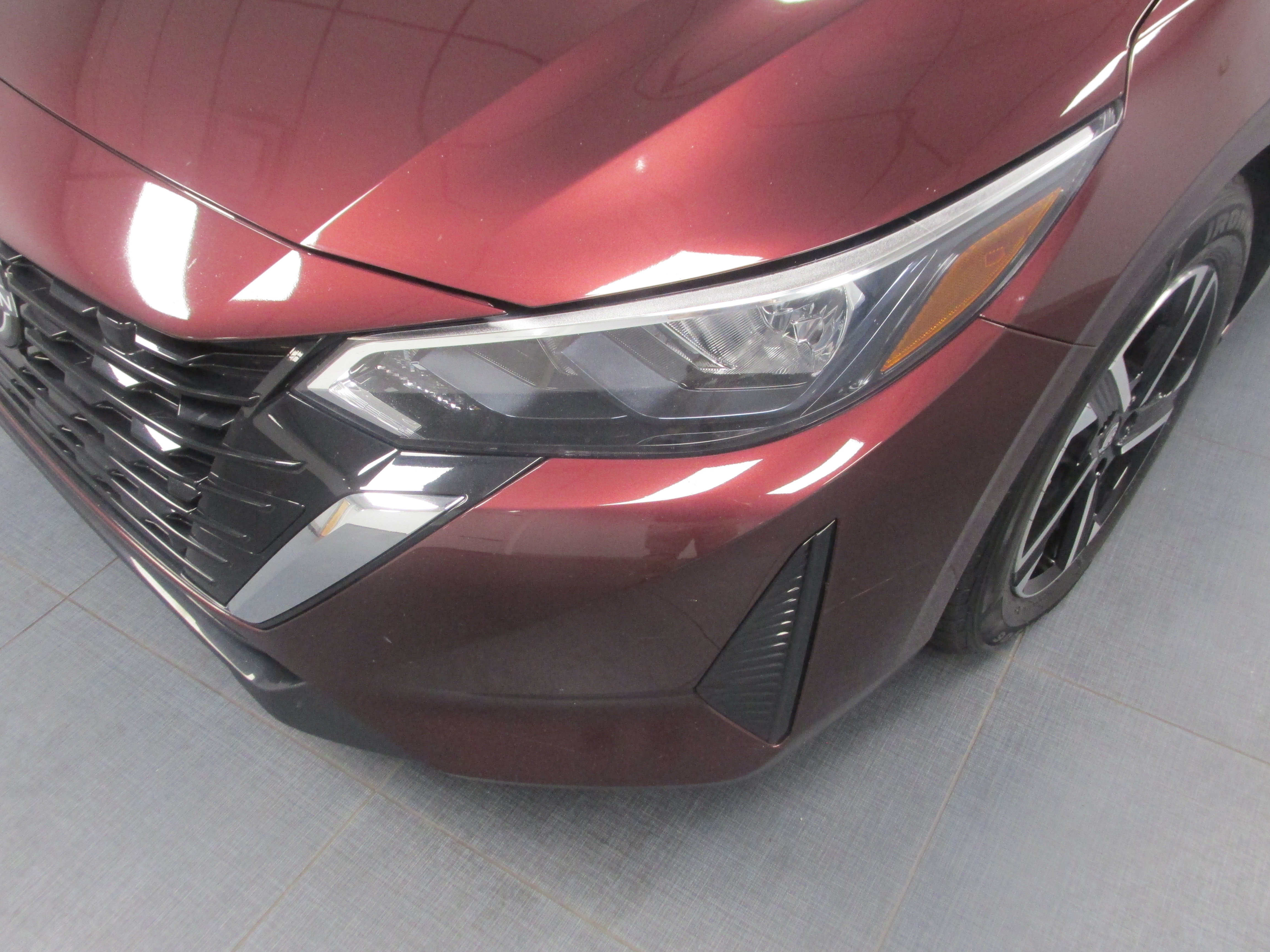 Used 2024 Nissan Sentra SV FWD image 9