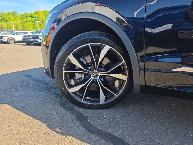 Used 2022 Volkswagen Tiguan SEL R-Line AWD/4WD image 12