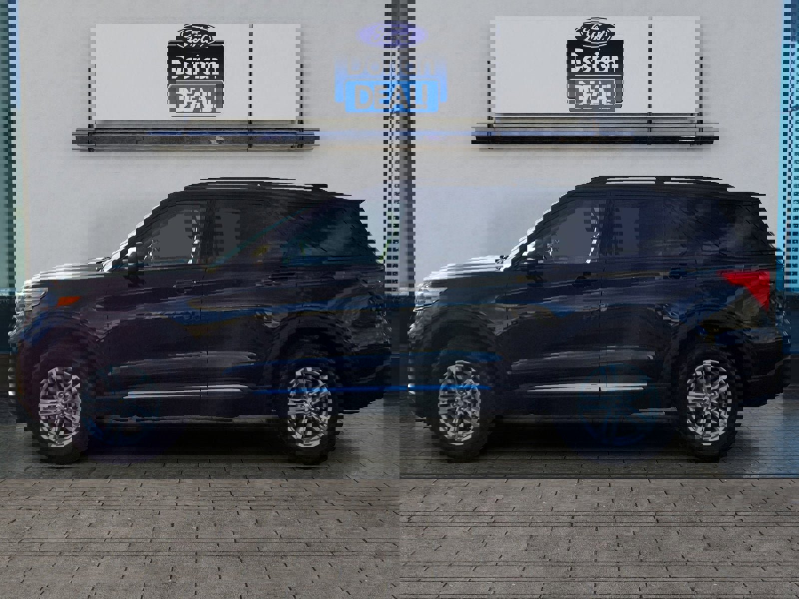 Certified 2022 Ford Explorer XLT w/ Equipment Group 202A image 2