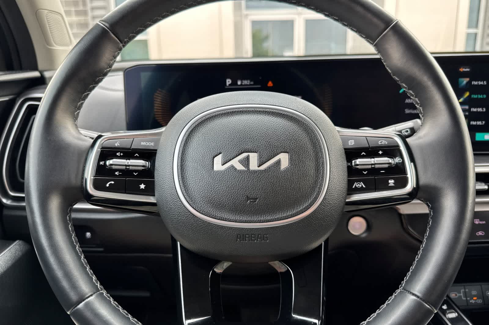 Used 2025 Kia Sorento EX AWD/4WD image 24