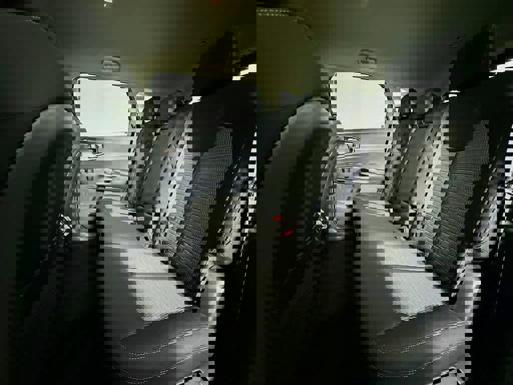 Used 2023 Kia Sorento LX image 17